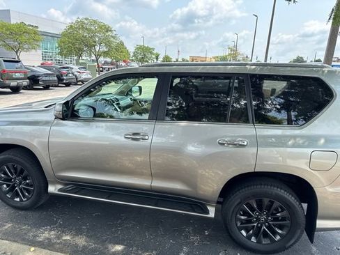 Certified 2020 Lexus GX 460 Premium w/ Premium Package AWD/4WD image 6