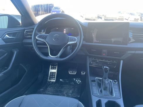 Used 2025 Volkswagen Jetta Sport image 32