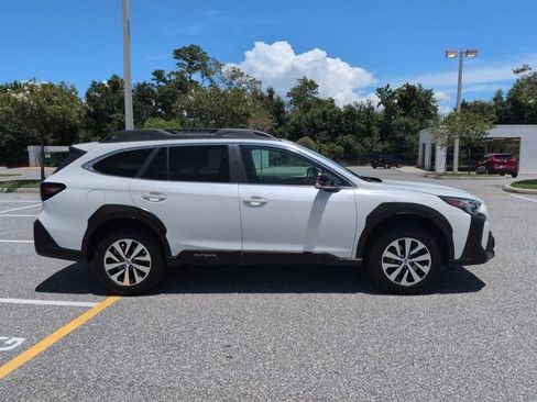 Used 2024 Subaru Outback Premium AWD/4WD image 3