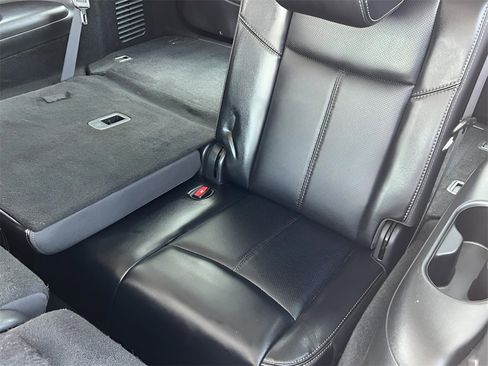 Used 2020 Nissan Pathfinder Platinum image 22