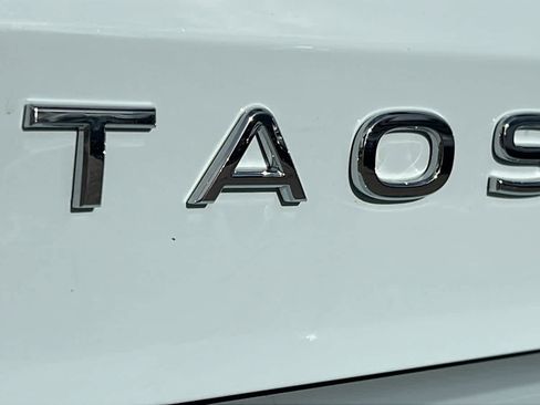 Used 2025 Volkswagen Taos SE w/ Panoramic Sunroof Package image 28