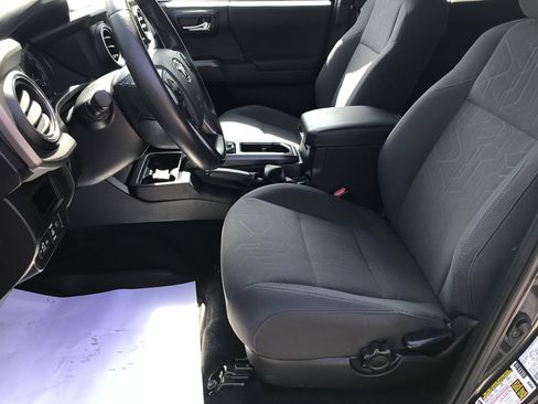 Used 2019 Toyota Tacoma TRD Sport AWD/4WD image 30
