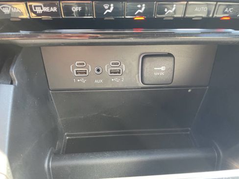 Used 2023 Jeep Grand Cherokee Limited image 27