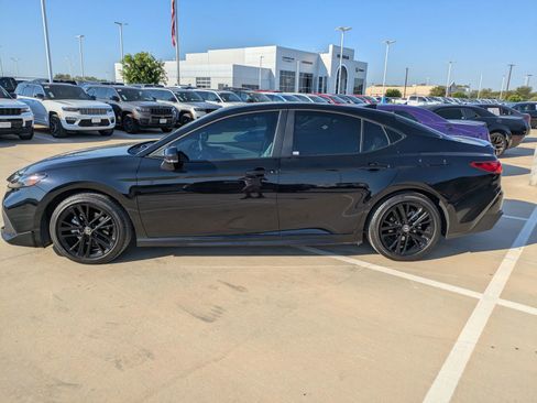 Used 2025 Toyota Camry SE image 6