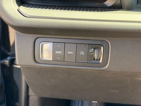 Used 2024 Chevrolet Traverse LT AWD/4WD image 23