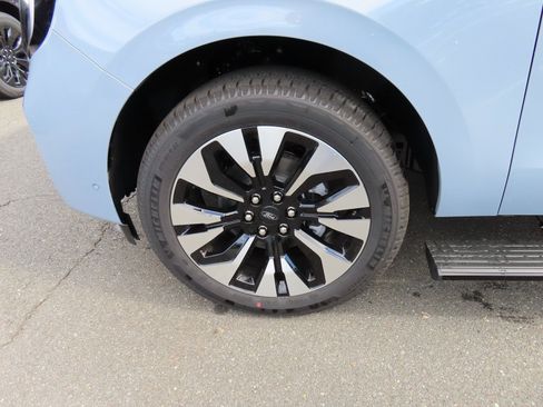 New 2025 Ford Expedition Platinum w/ Platinum Ultimate Package image 8