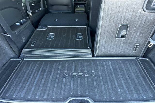 Used 2023 Nissan Pathfinder Platinum w/ Cargo Package AWD/4WD image 16