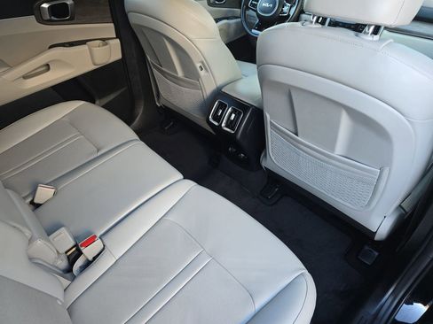 Used 2023 Kia Sorento S image 13