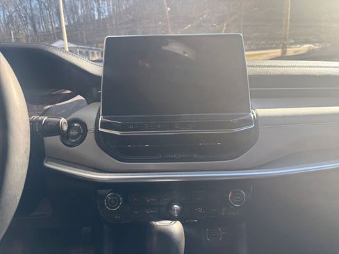 Used 2025 Jeep Compass Limited image 17