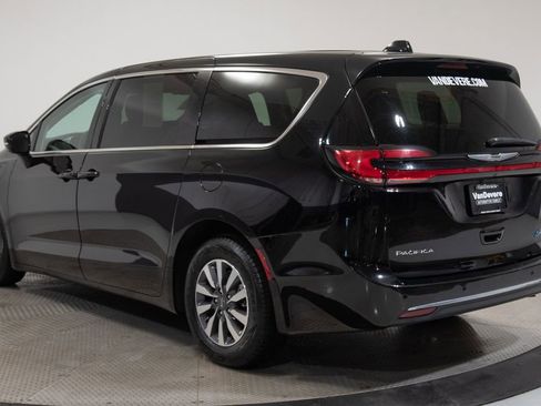 Used 2024 Chrysler Pacifica Limited FWD image 14