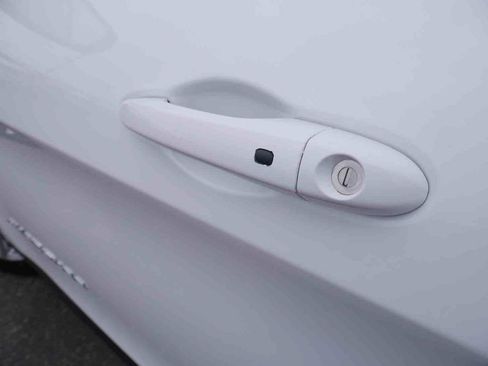 Used 2018 Jeep Cherokee Latitude Plus image 9