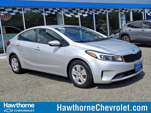 Used 2017 Kia Forte LX image 1