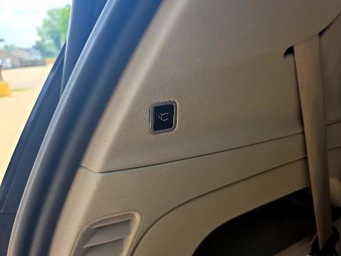 Used 2024 Chrysler Pacifica Touring-L image 25