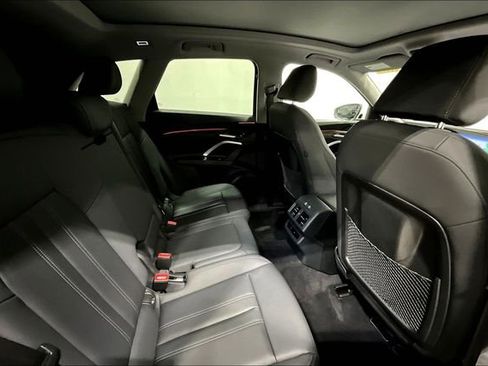 Certified 2025 Audi Q5 Premium w/ Convenience Package AWD/4WD image 28