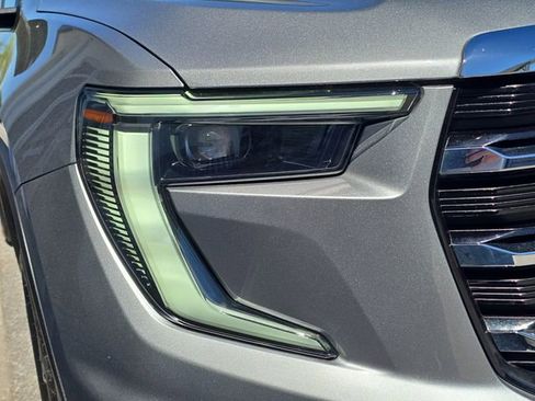 Certified 2025 GMC Acadia Elevation FWD image 10