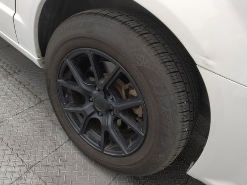 Used 2019 Dodge Grand Caravan SXT FWD image 31