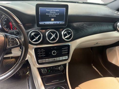 Used 2018 Mercedes-Benz GLA 250 4MATIC w/ Premium Package image 13