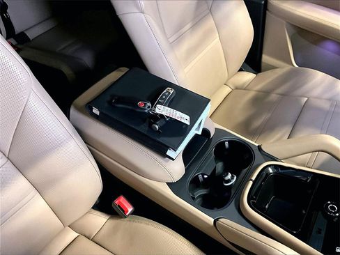 Certified 2025 Porsche Cayenne image 16