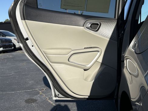 Used 2024 Kia Soul LX FWD image 19