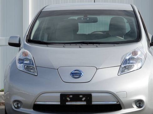 Used 2011 Nissan Leaf SL FWD image 32