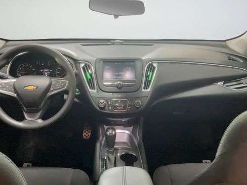 Used 2017 Chevrolet Malibu LT FWD image 12