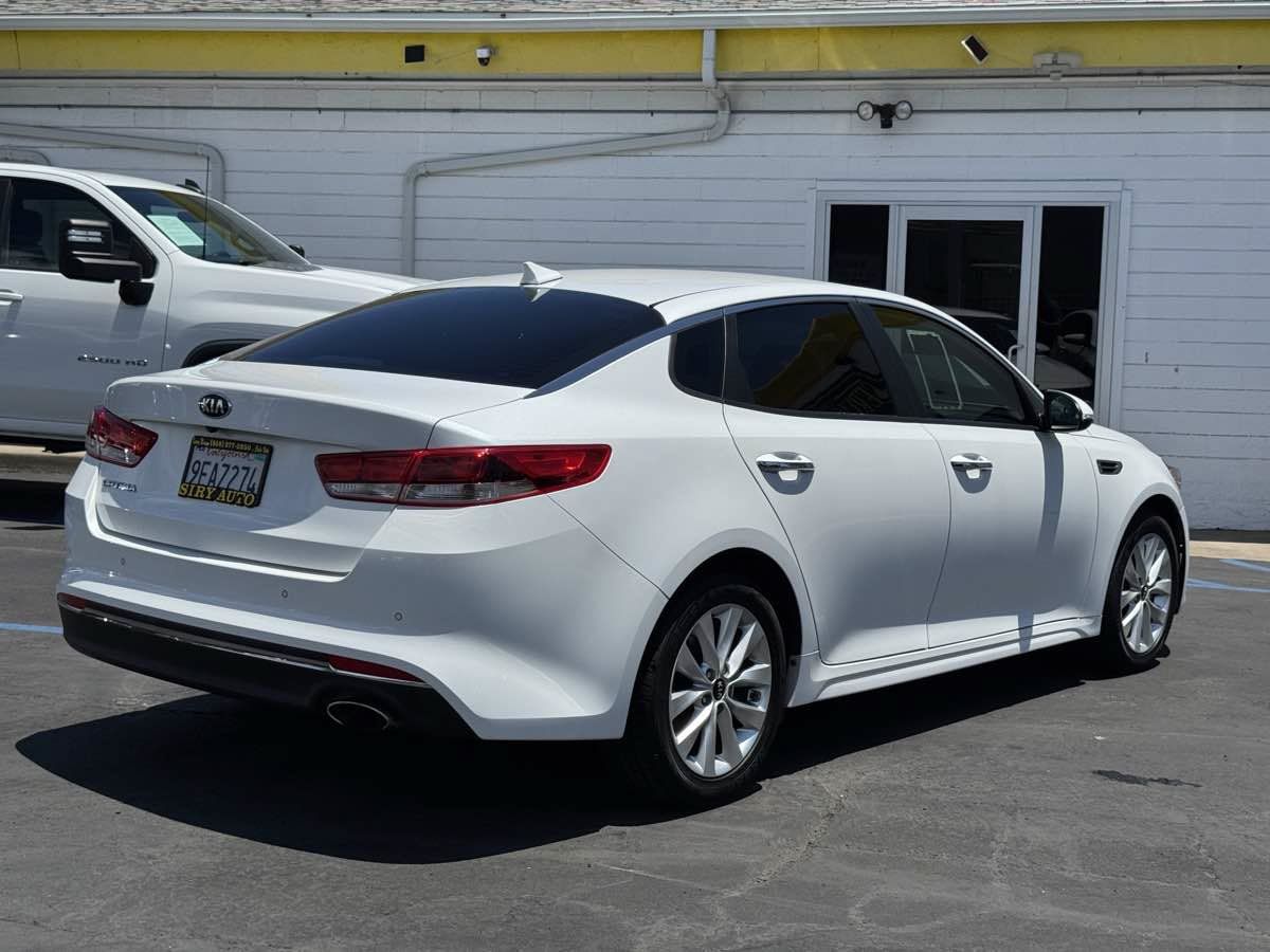 Used 2018 Kia Optima LX w/ 17" Alloy Wheels Package FWD image 10