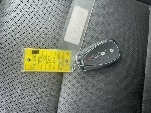 Used 2024 Chevrolet Trax RS w/ Sunroof Package FWD image 34