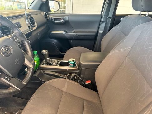 Used 2019 Toyota Tacoma TRD Off-Road AWD/4WD image 9