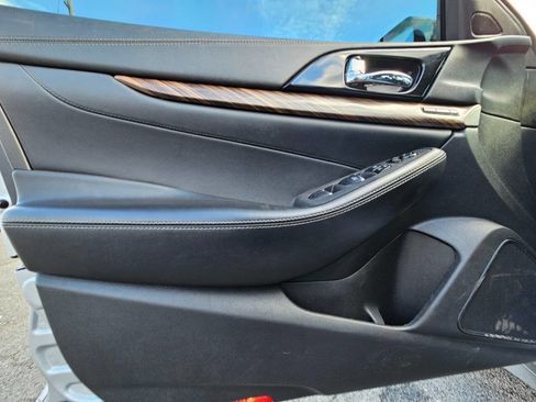 Used 2016 Nissan Maxima Platinum FWD image 14