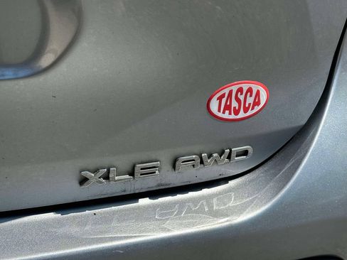Used 2024 Toyota Highlander XLE AWD/4WD image 12