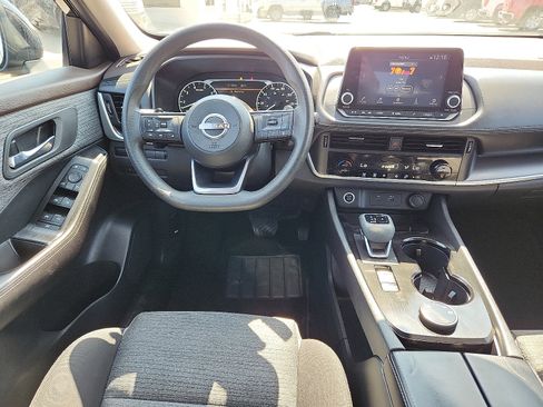 Used 2023 Nissan Rogue SV image 10