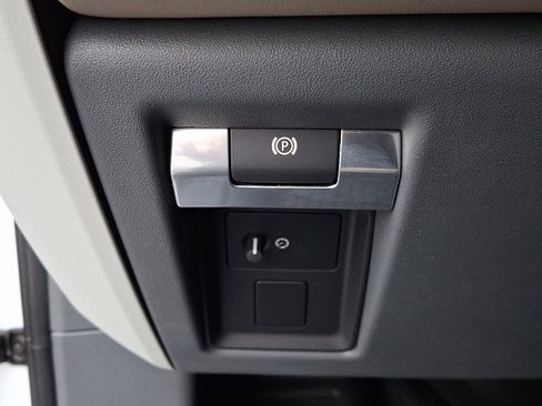 Used 2020 Land Rover Defender 110 HSE image 24