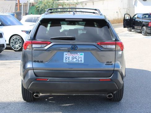 Used 2021 Toyota RAV4 XLE AWD/4WD image 5