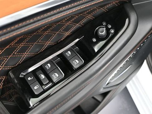 Used 2023 Jeep Grand Cherokee Summit AWD/4WD image 21