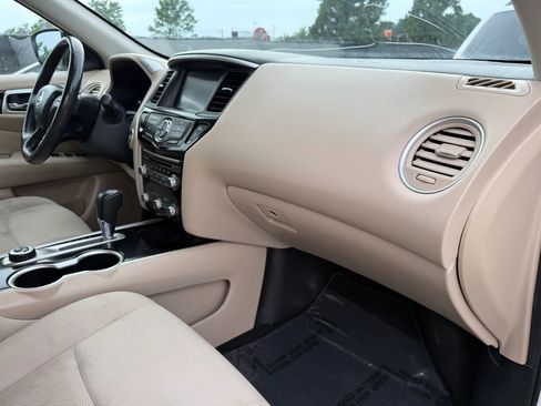 Used 2017 Nissan Pathfinder SV AWD/4WD image 19