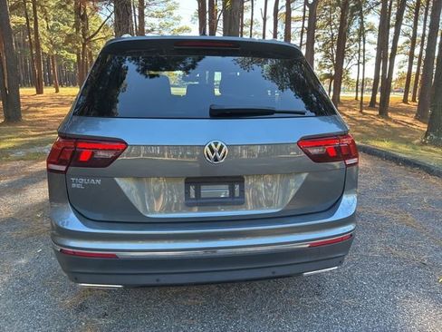 Used 2020 Volkswagen Tiguan SEL image 4