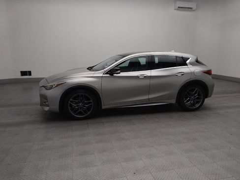 Used 2017 INFINITI QX30 Sport FWD image 2