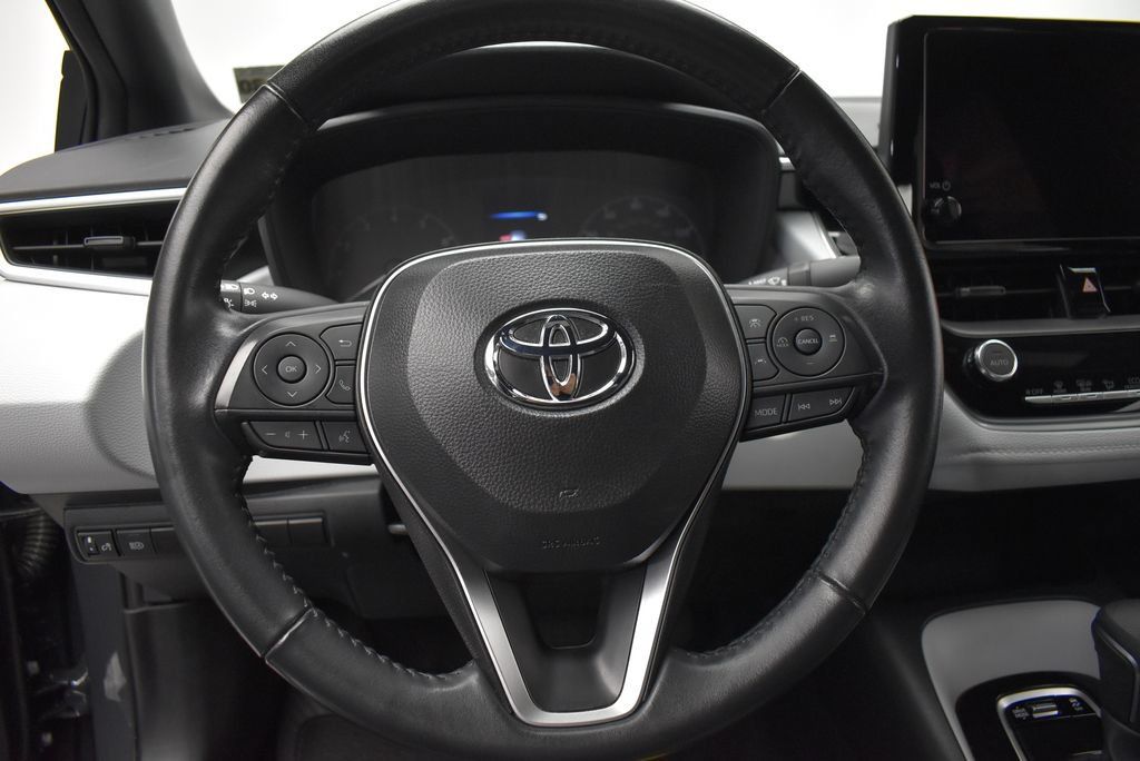 Used 2025 Toyota Corolla SE FWD image 16