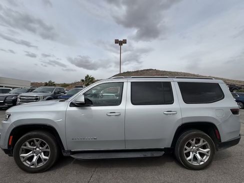 Used 2022 Jeep Wagoneer Series II image 2