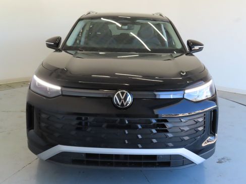 New 2026 Volkswagen Tiguan SE image 10