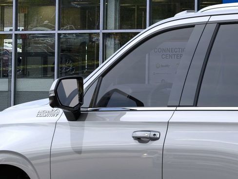 New 2026 Chevrolet Tahoe High Country AWD/4WD image 36