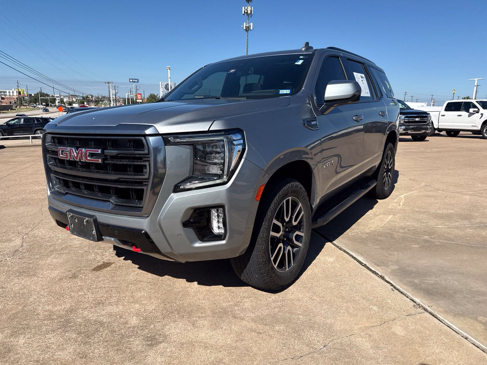 Used 2024 GMC Yukon AT4 w/ Technology Package AWD/4WD image 3