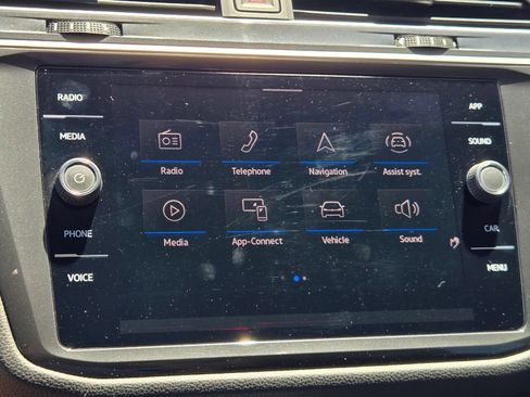 Used 2024 Volkswagen Tiguan SE AWD/4WD image 18