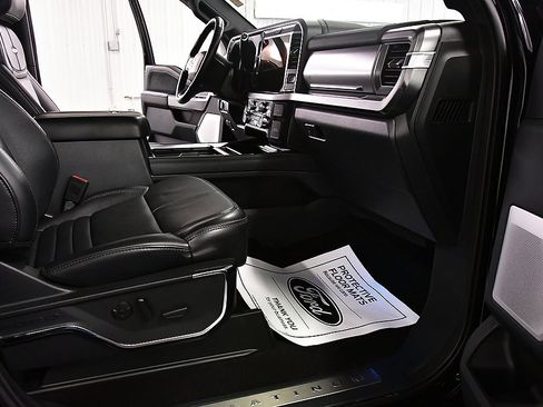 Used 2025 Ford F350 Platinum image 31