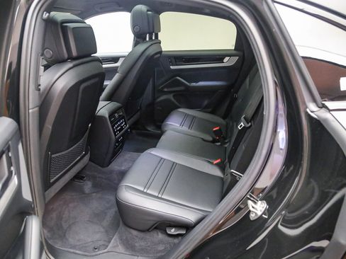 Certified 2026 Porsche Cayenne Coupe AWD/4WD image 23