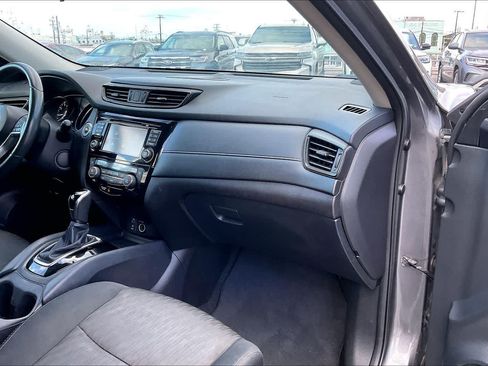 Used 2017 Nissan Rogue SV FWD image 23
