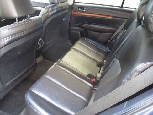 Used 2013 Subaru Outback 3.6R Limited w/ Moonroof Pkg AWD/4WD image 13