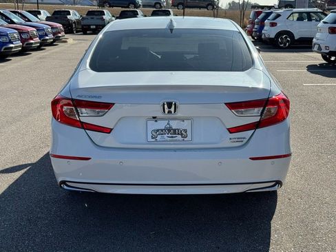 Used 2022 Honda Accord Touring image 12