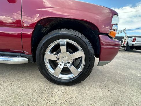 Used 2006 Chevrolet Suburban LTZ w/ Preferred Equipment Group AWD/4WD image 11