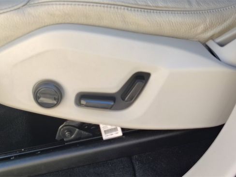 Used 2023 Volvo XC90 B6 Plus w/ Protection Package Premier image 11